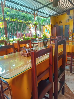 Free daily buffet breakfast - Maré Praia Hotel  (Fortaleza)