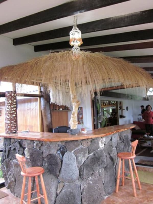 Bar (on property) - Hotel Atavai (Hanga Roa)