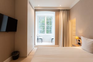 Basic Double Room | Desk, free cribs/infant beds, rollaway beds, free WiFi