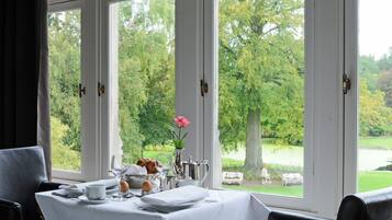 Desk, free cribs/infant beds, rollaway beds, free WiFi