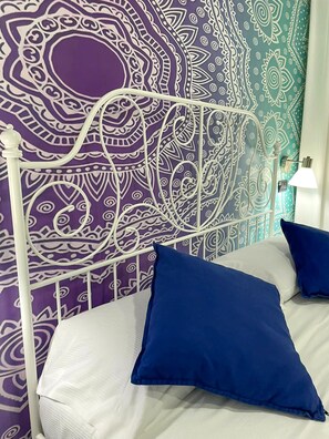 1 غرفة نوم وملاءات للفراش لا تسبب الحساسية وألحفة محشوة بالريش وميني بار