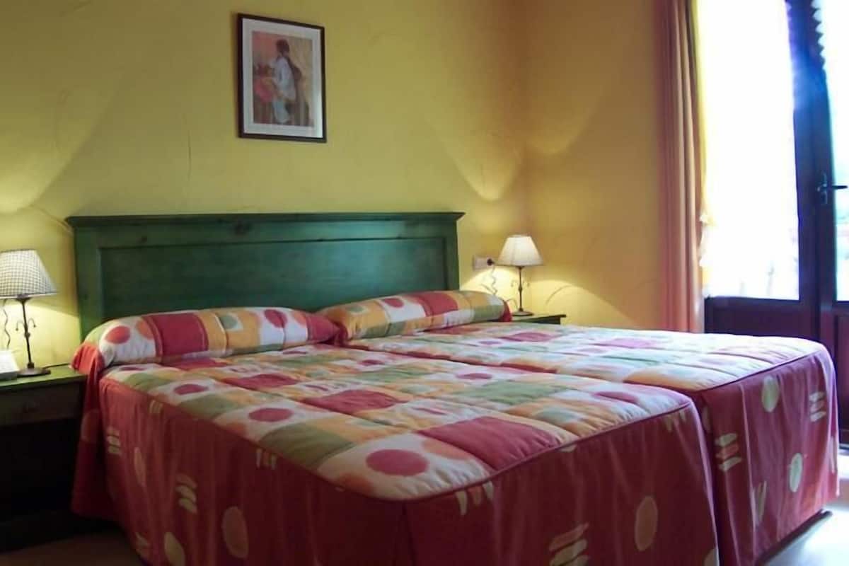 Caja de seguridad en la habitación, cunas, wifi gratis y ropa de cama