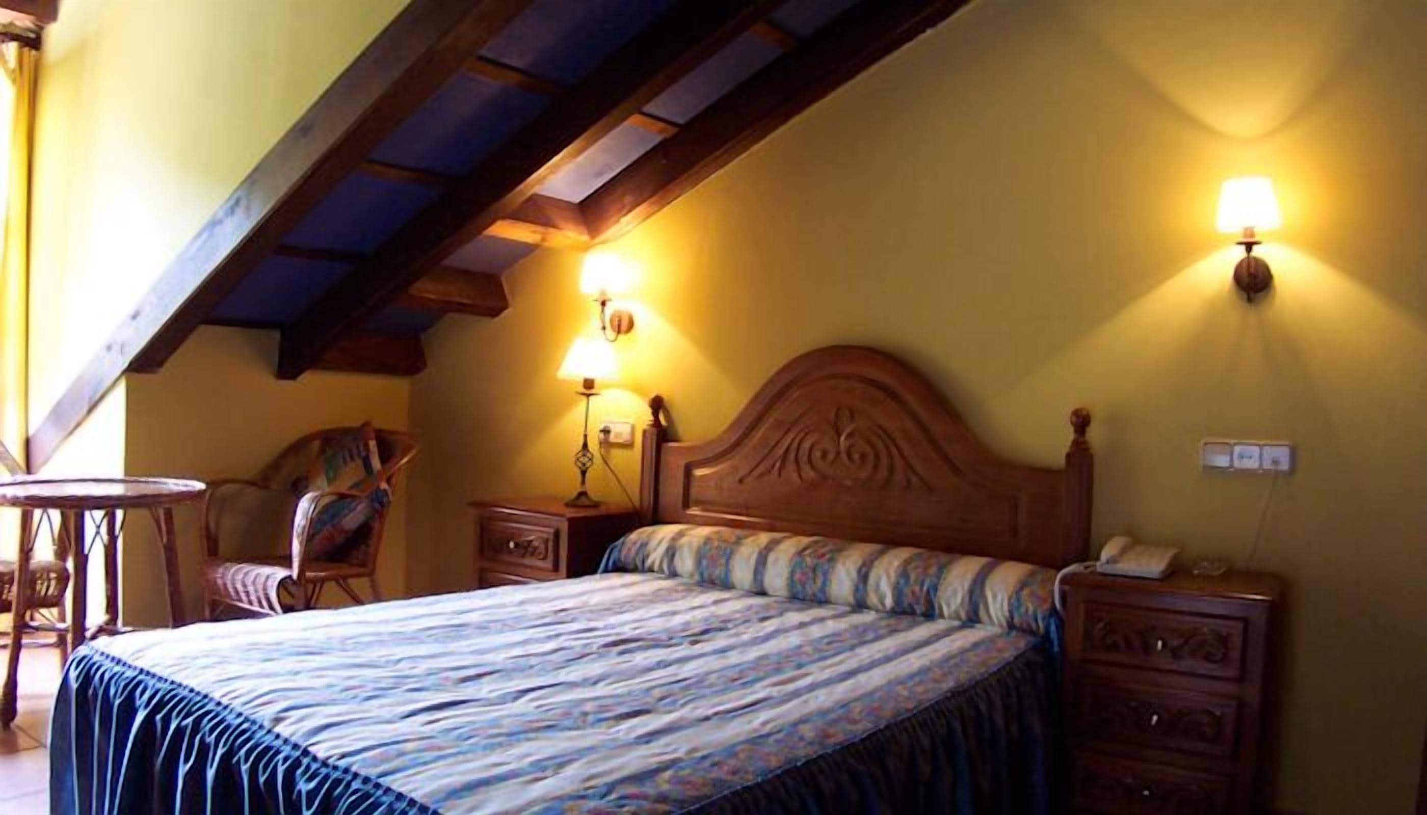 basic twin room | in-room safe, cots/infant beds, free wifi, bed sheets