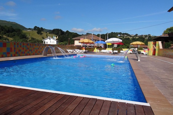 3 outdoor pools