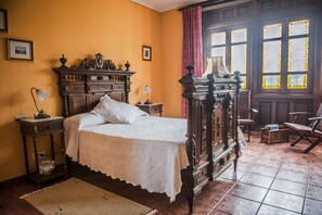 Habitación doble superior, baño privado | Muebles diferentes, cortinas blackout, insonorización y cunas gratuitas 