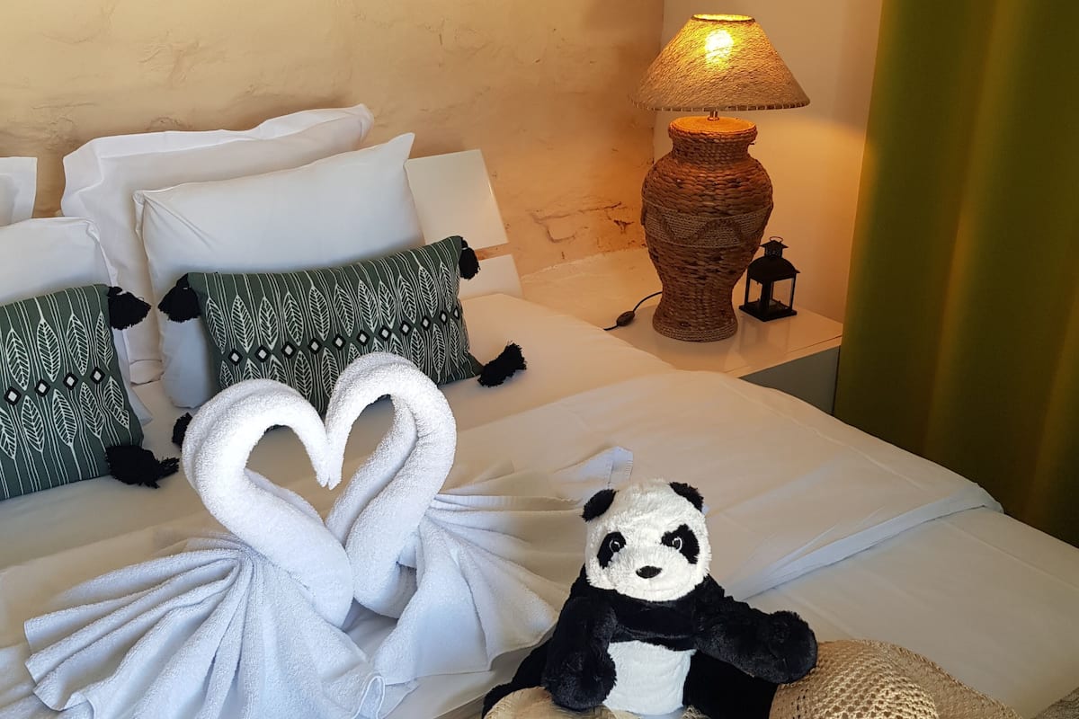 Chambre Confort, vue mer | Minibar, in-room safe, iron/ironing board, free WiFi