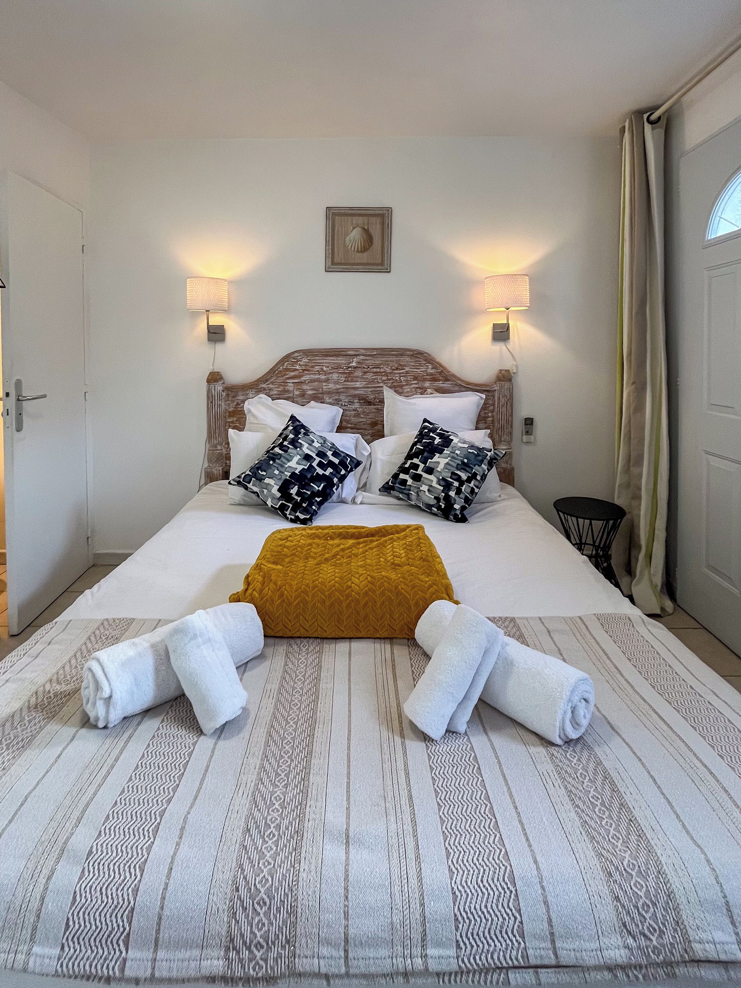 Minibar, in-room safe, iron/ironing board, free WiFi