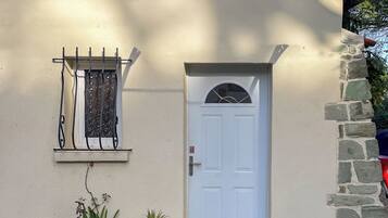 Minibar y caja de seguridad en la habitación