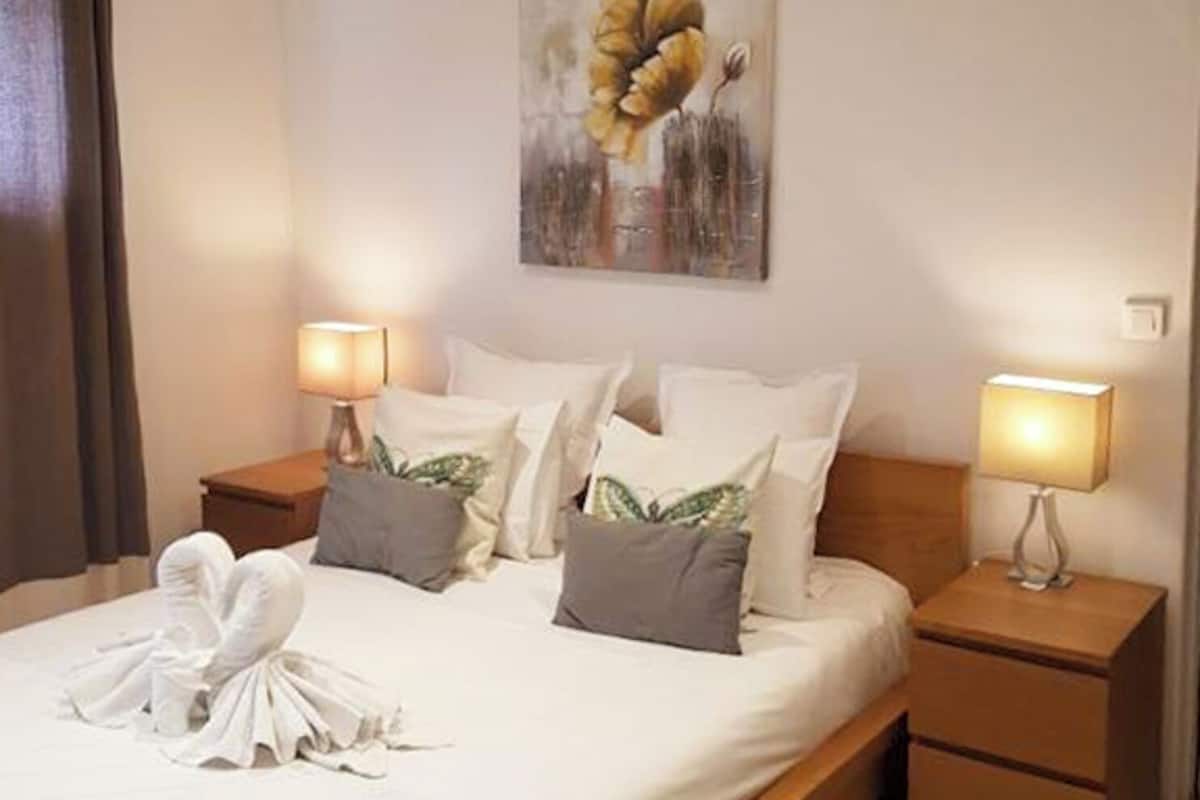 Superior Suite | Minibar, in-room safe, soundproofing, iron/ironing board (on request)