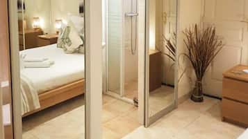 Minibar, in-room safe, iron/ironing board, free WiFi