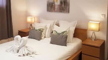 Minibar, in-room safe, iron/ironing board, free WiFi