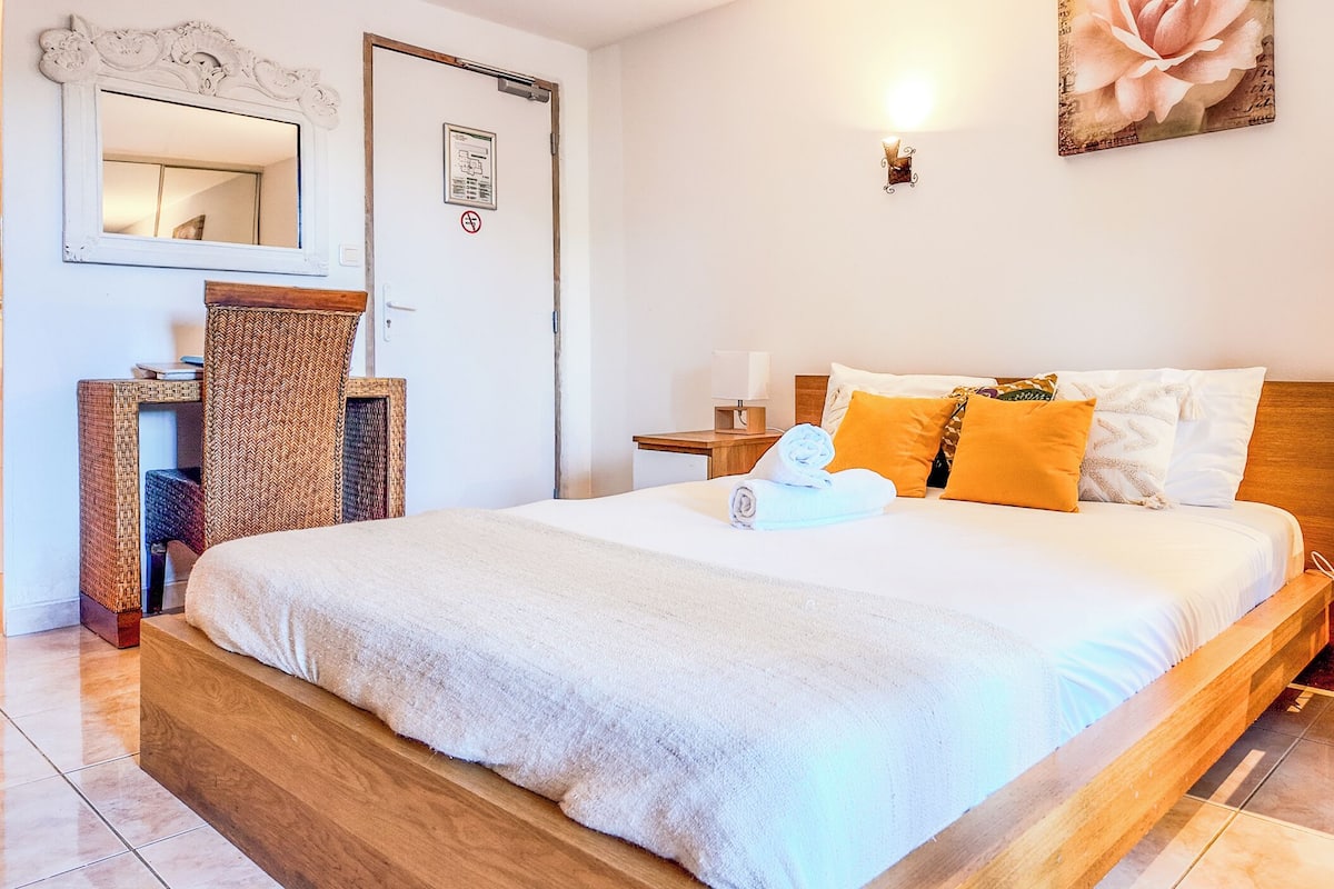 Superior Studio, 1 Bedroom, Refrigerator & Microwave, Garden Area | Minibar, in-room safe, iron/ironing board, free WiFi