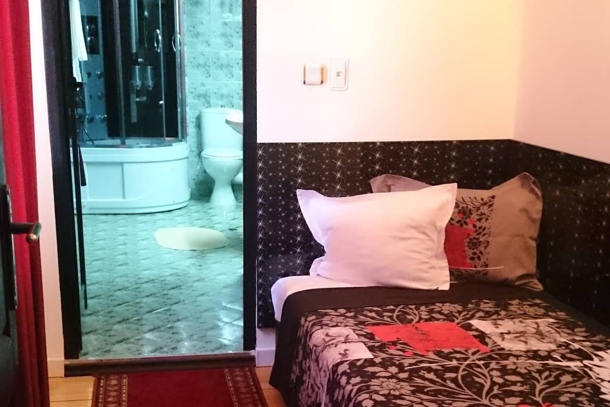 family suite | 2 bedrooms, down duvets, memory-foam beds, minibar