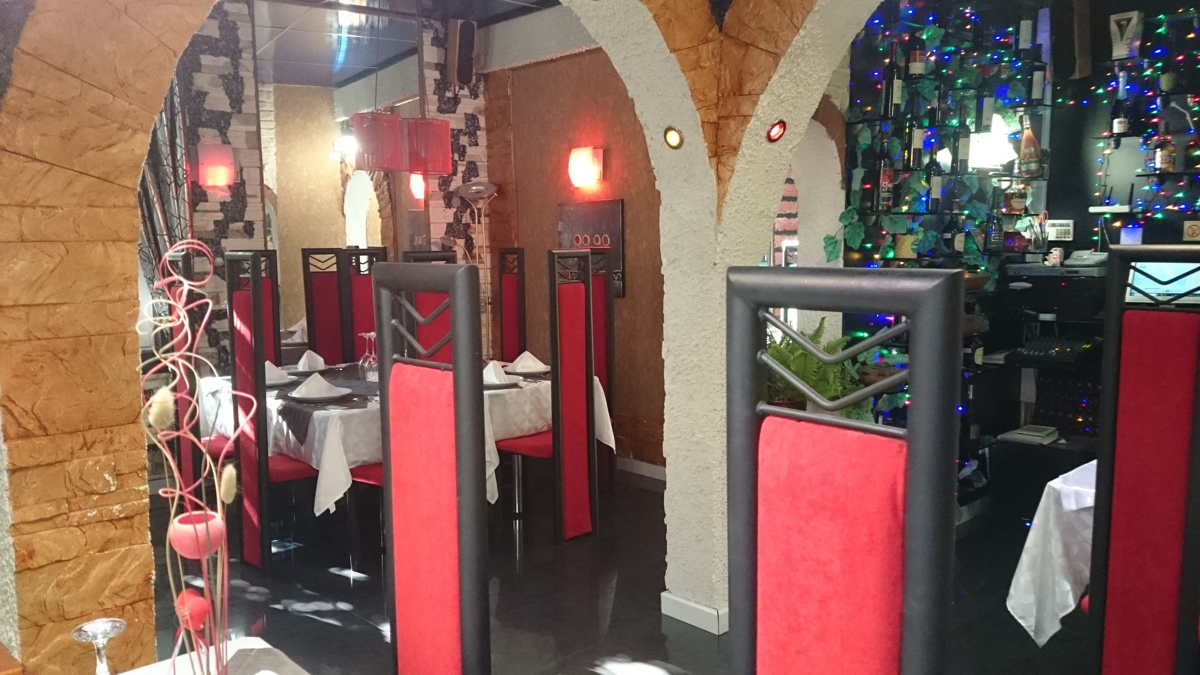 2 restaurants, breakfast, lunch, dinner served; italian cuisine