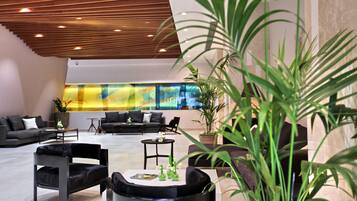 Coin salon dans le hall