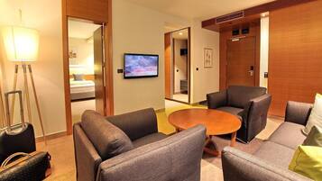 Kamar Deluks | Ruang keluarga | TV plasma