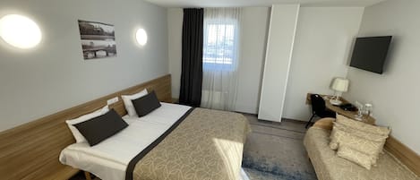 Double Room | Desk, soundproofing, free cots/infant beds, free WiFi