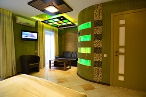Family Room | Minibar, in-room safe, individually decorated, desk - Prestige Hotel (Chisinau)
