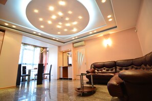 Standard Apartment | Minibar, in-room safe, individually decorated, desk - Prestige Hotel (Chisinau)