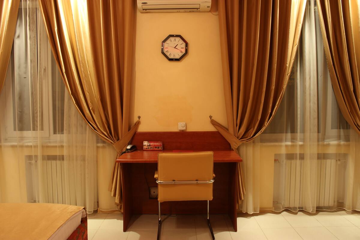 Doppia Standard, fumatori, al piano terra | Minibar, una cassaforte in camera, con stile personalizzato