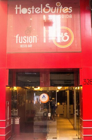 Vista frontal de la propiedad