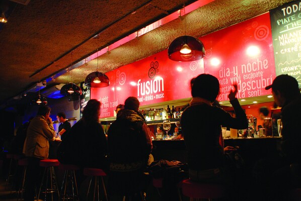 Bar (trong khuôn viên)