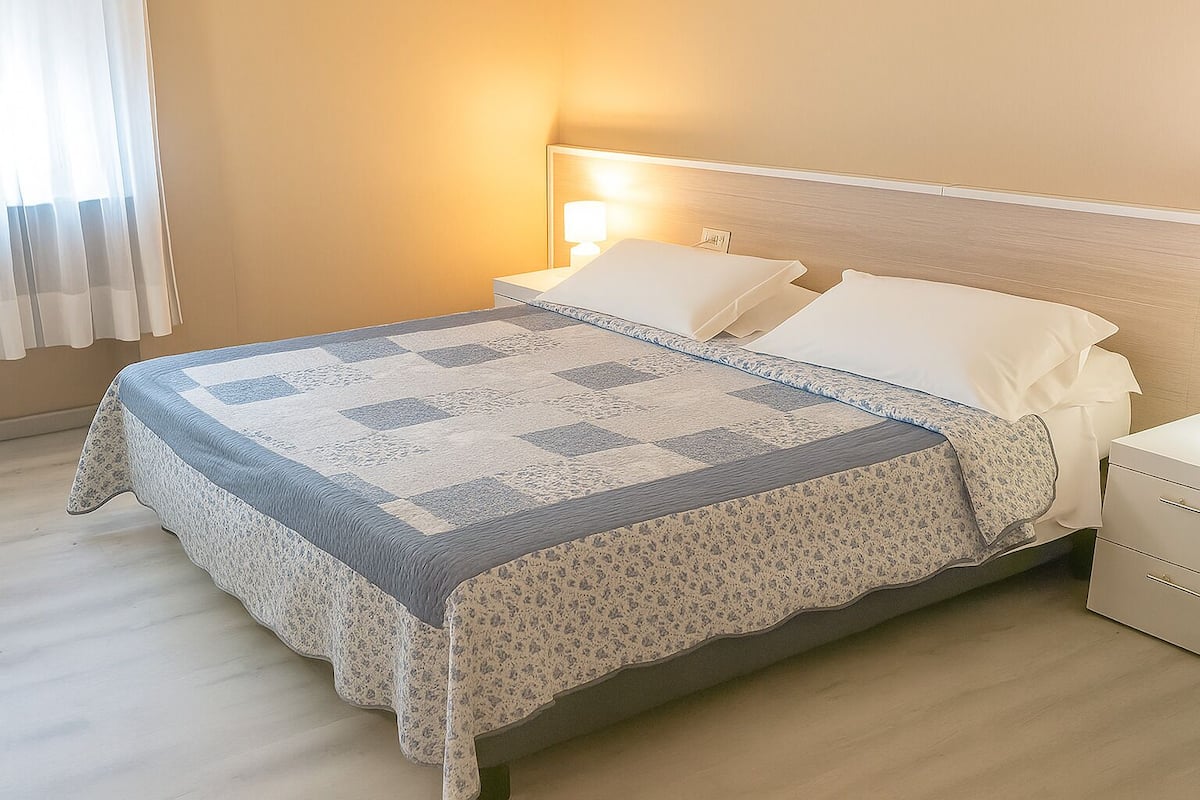 Habitación doble clásica | Caja de seguridad en la habitación y escritorio
