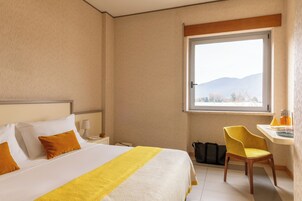 Habitación doble superior | Caja fuerte, escritorio, espacio para trabajar con un portátil