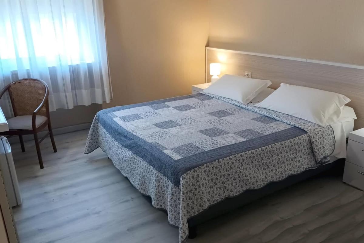 In-room safe, desk, laptop workspace, free WiFi