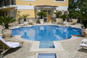 Outdoor pool, open 9 AM to 7:00 PM, sun loungers - Resort Sant'Angelo & Spa (Pimonte)