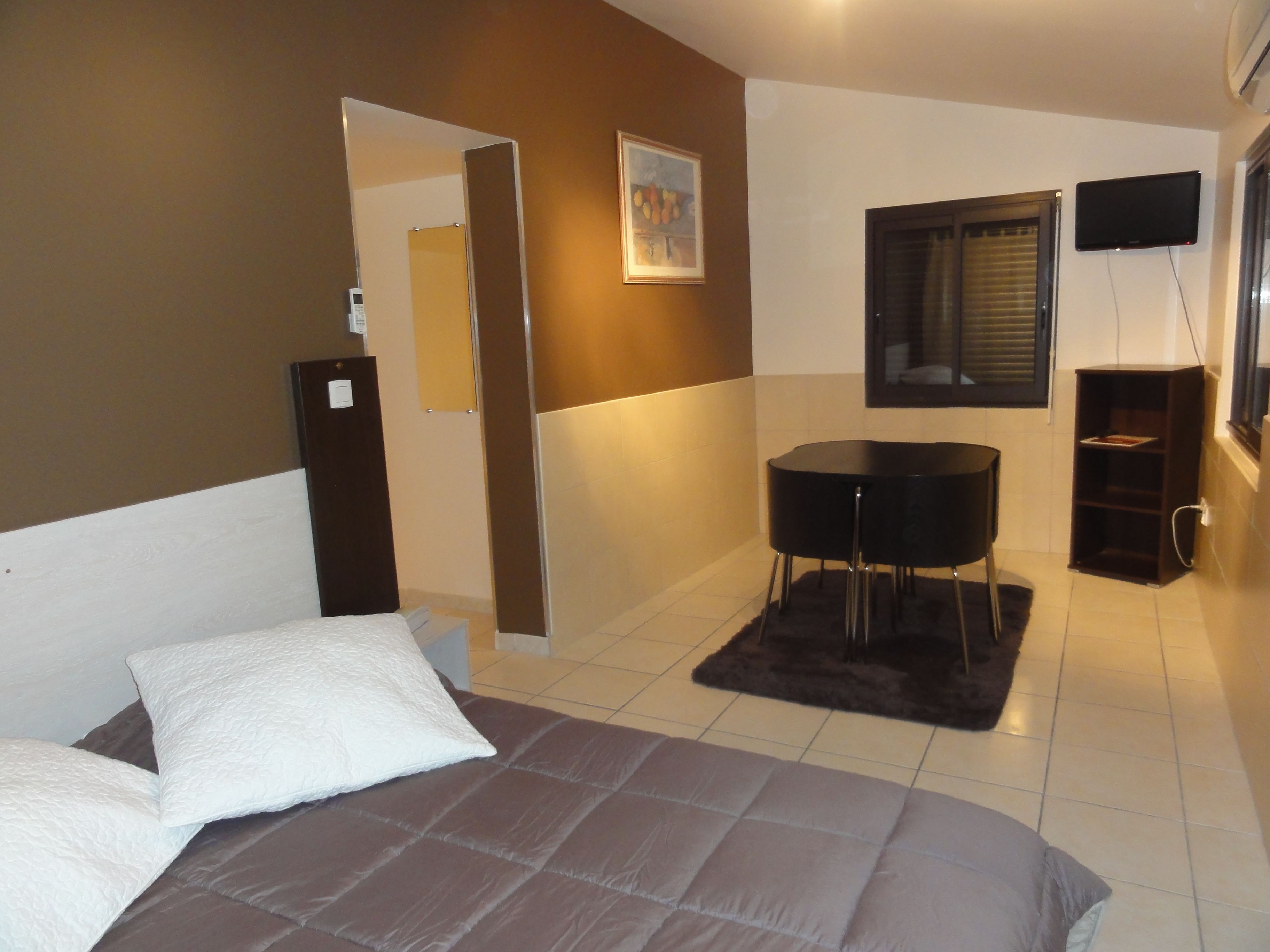 quadruple room | 1 bedroom, desk, blackout curtains, soundproofing