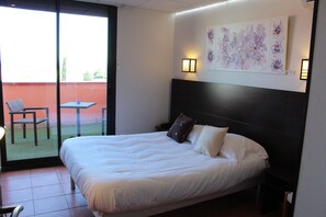 舒适双人房 | 办公桌、遮光窗帘、隔音、熨斗/熨板