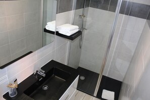 Comfort Double Room | Desk, blackout curtains, soundproofing, iron/ironing board - Hôtel l'Hacienda (Chateauneuf-les-Martigues)