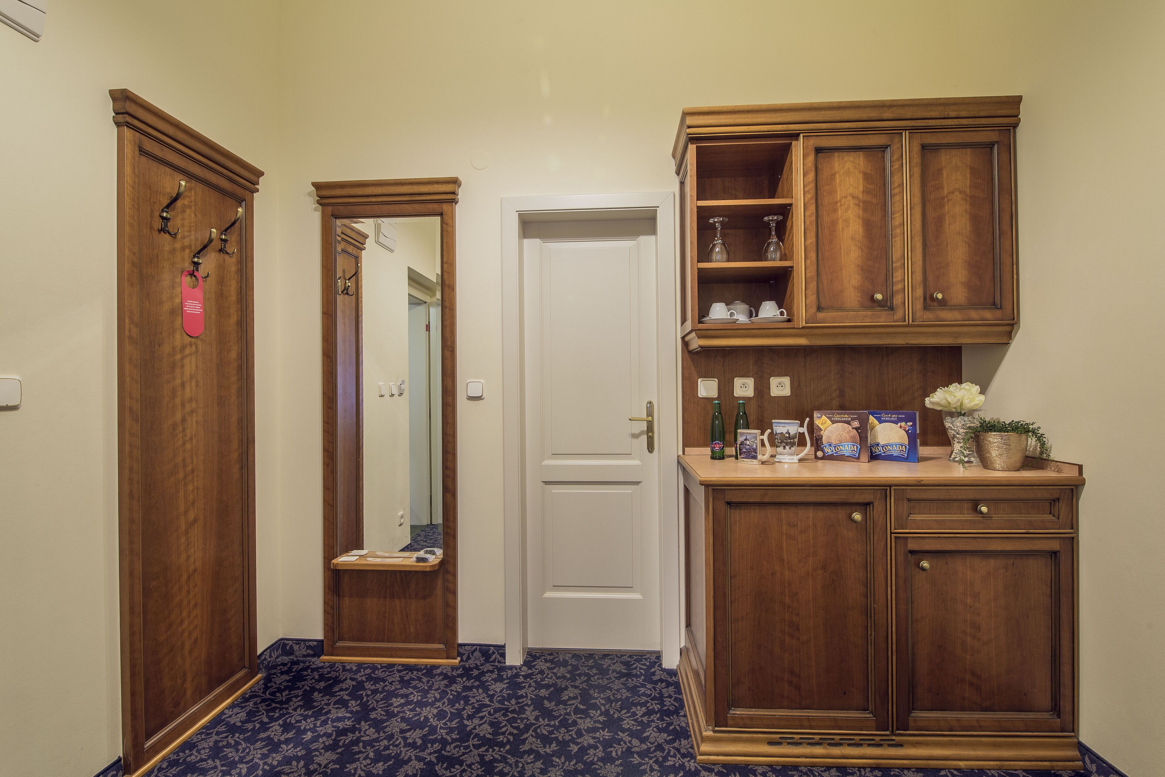 1 bedroom, in-room safe, desk, blackout curtains