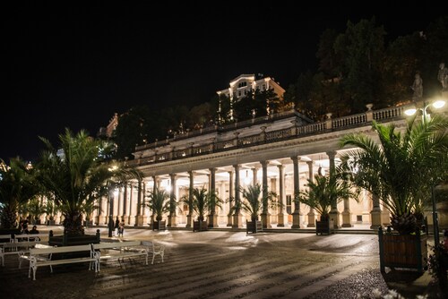 Ontario Hotel Garni