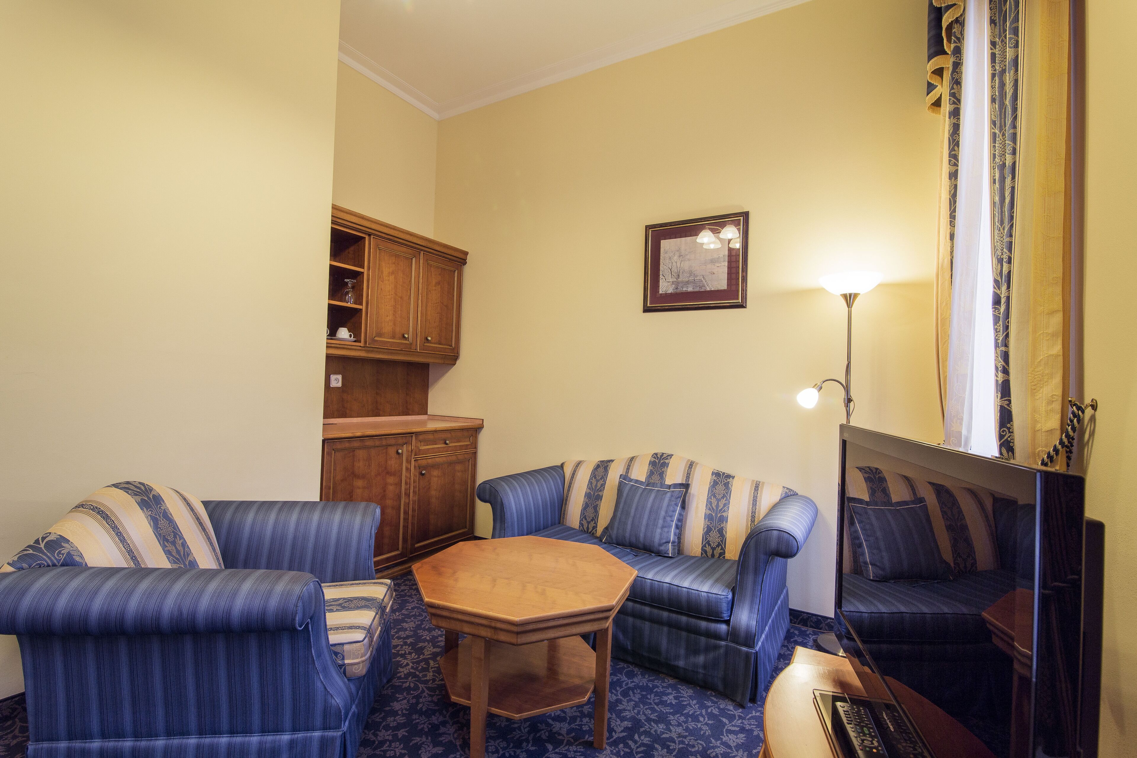 1 bedroom, in-room safe, desk, blackout curtains