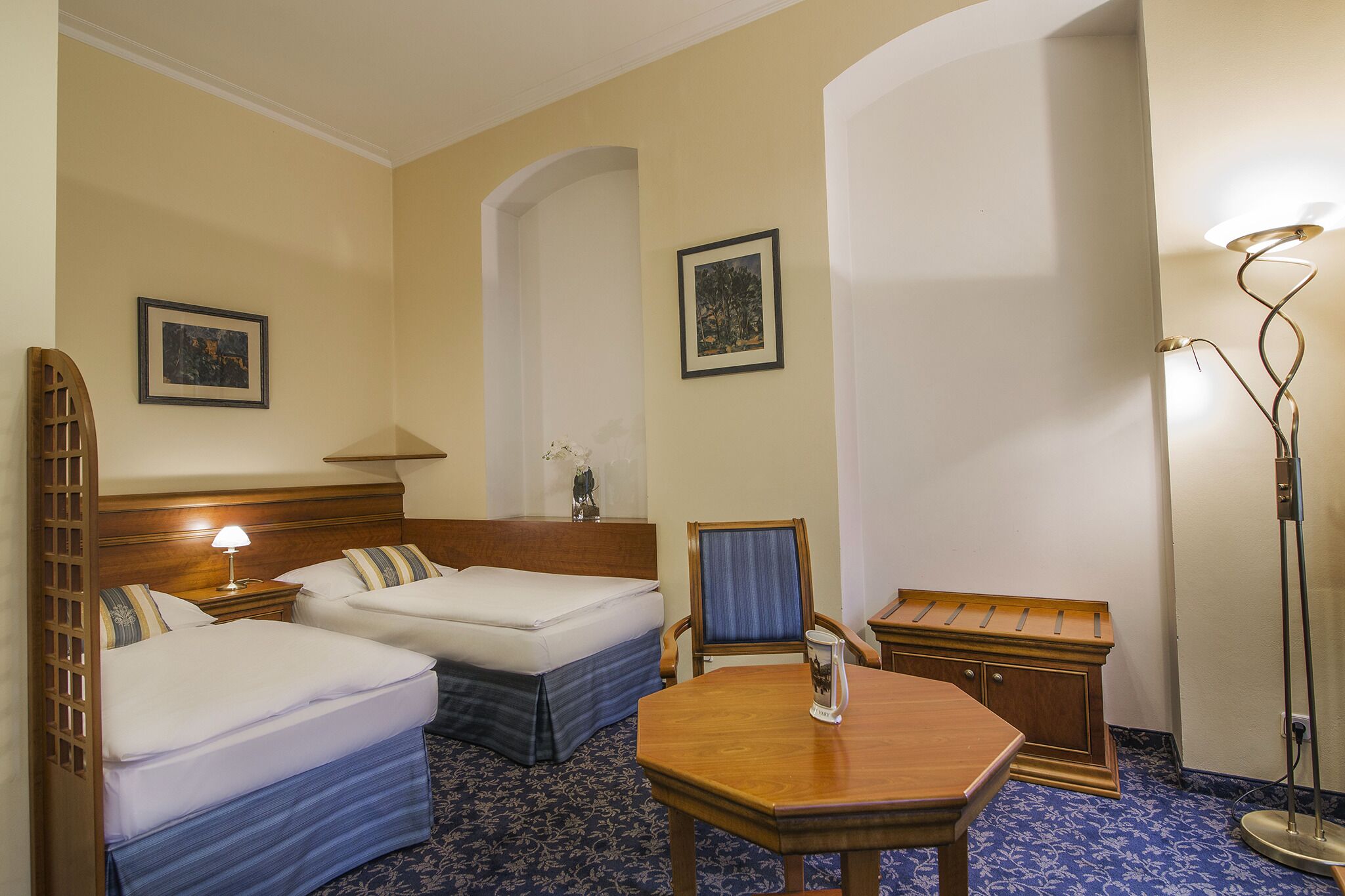 economy twin room | 1 bedroom, in-room safe, desk, blackout curtains