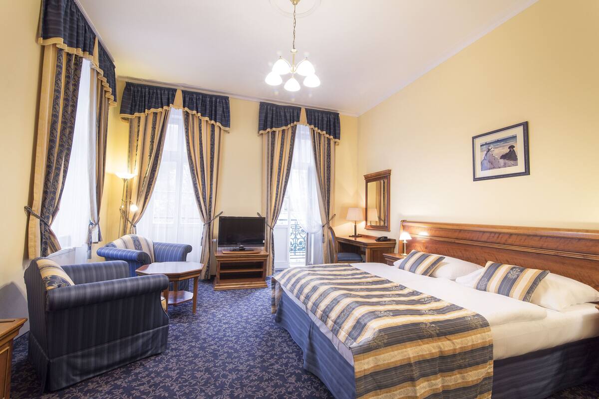 1 bedroom, in-room safe, desk, blackout curtains