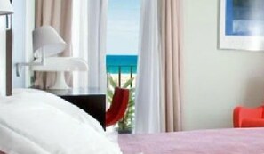 Double Room, Sea View | Minibar, in-room safe, desk, cribs/infant beds - Hotel El Raset (Denia)