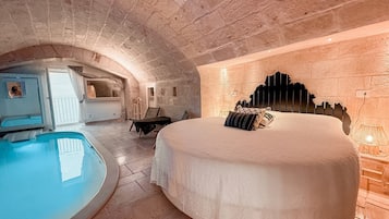 Luxury Suite, Private Pool, Sea View | Premium bedding, down comforters, memory foam beds, minibar