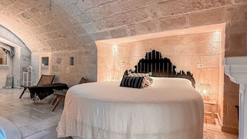 Luxury Suite, Private Pool, Sea View | Premium bedding, down comforters, memory foam beds, minibar