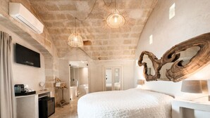 Queen Suite Sea View with Jacuzzi | Premium bedding, down comforters, memory foam beds, minibar - B&B Bellavista Suite (Monopoli)