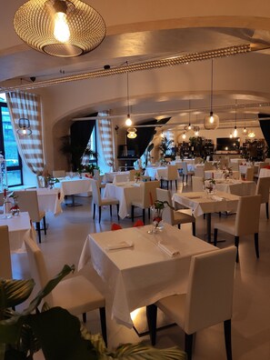 Frühstück und Abendessen, Speisen im Freien 