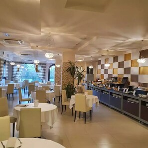 Daily buffet breakfast (EUR 10 per person)