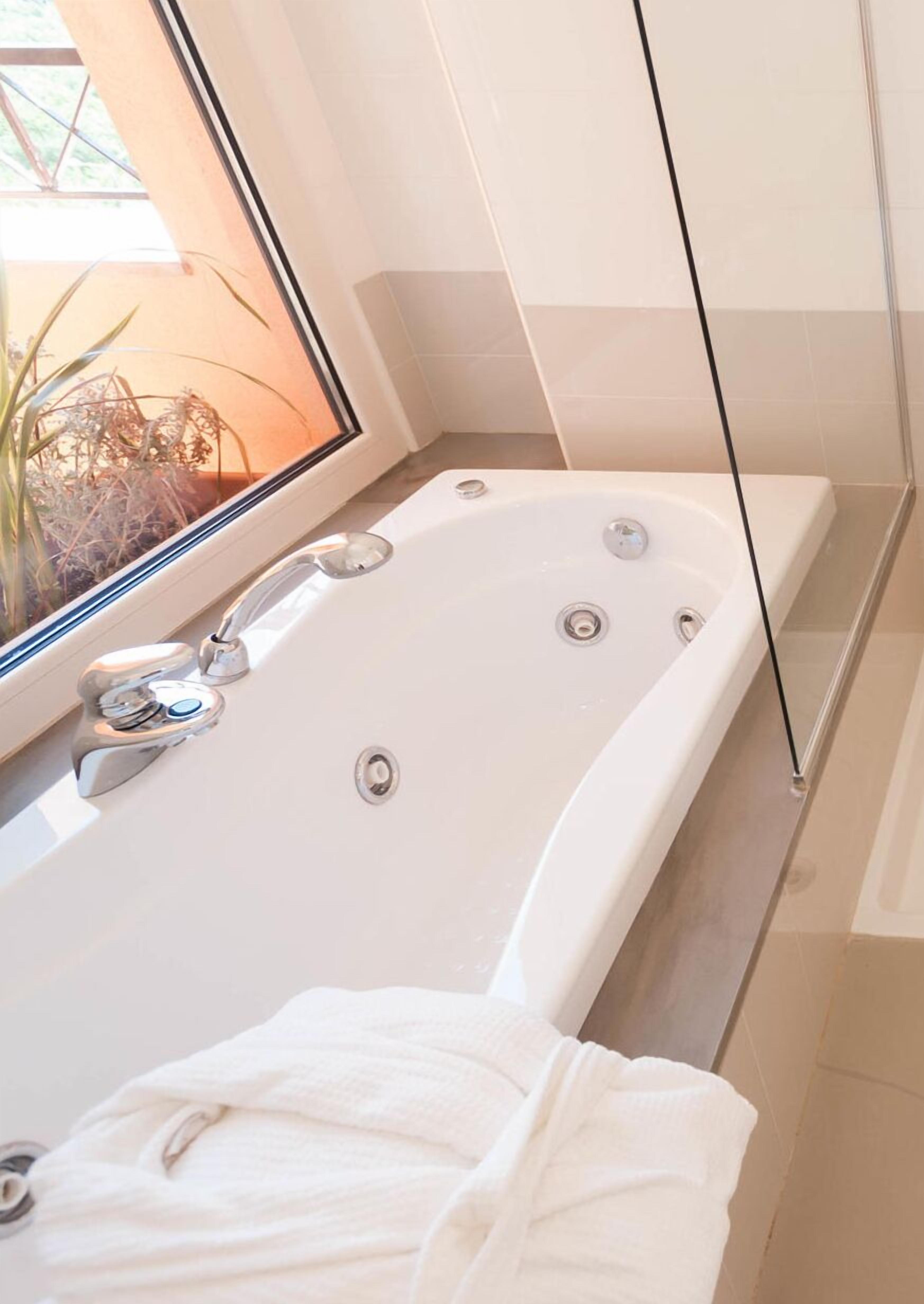 suite | bathroom | rainfall showerhead, free toiletries, hair dryer, bidet