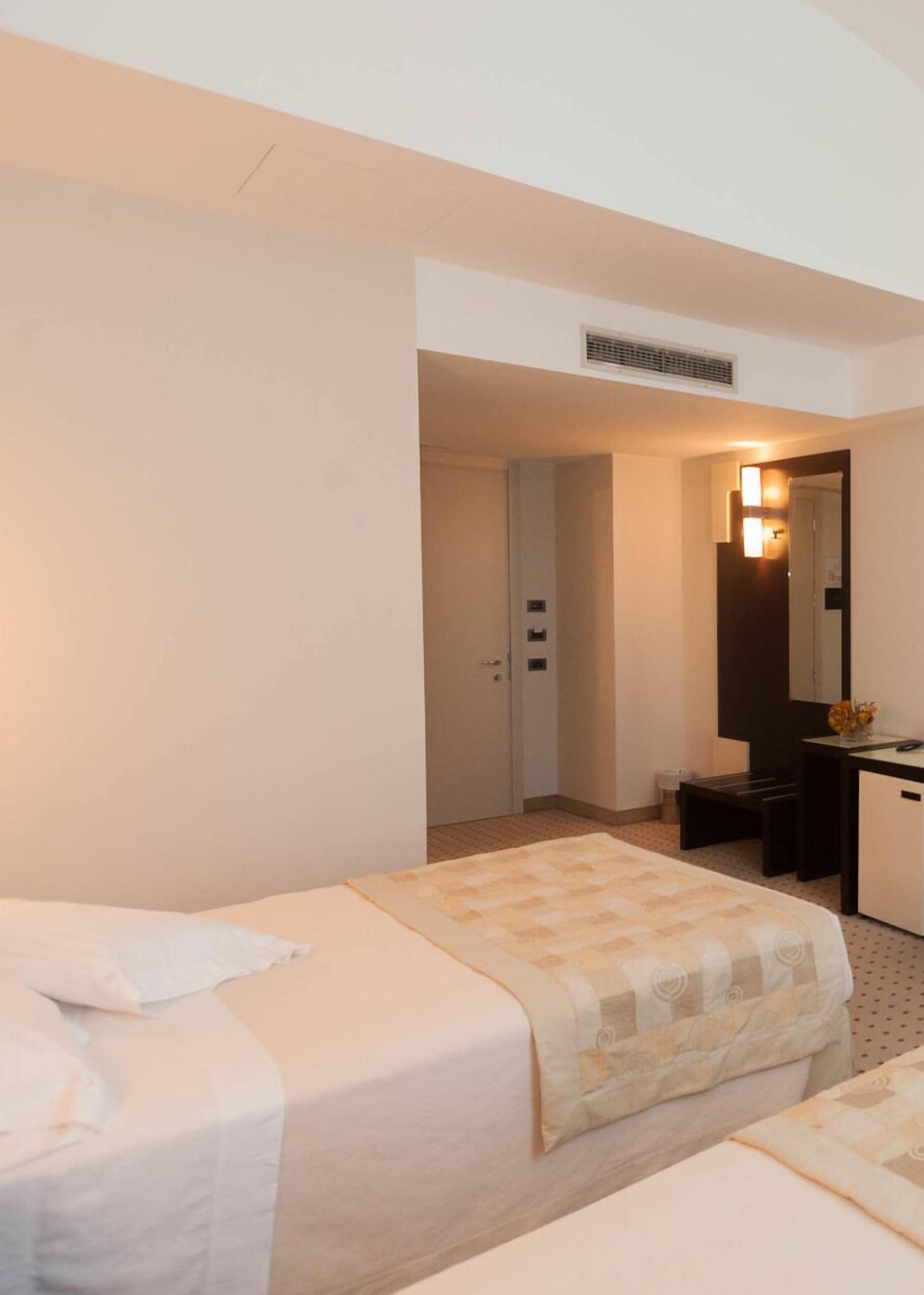 premium bedding, in-room safe, desk, soundproofing