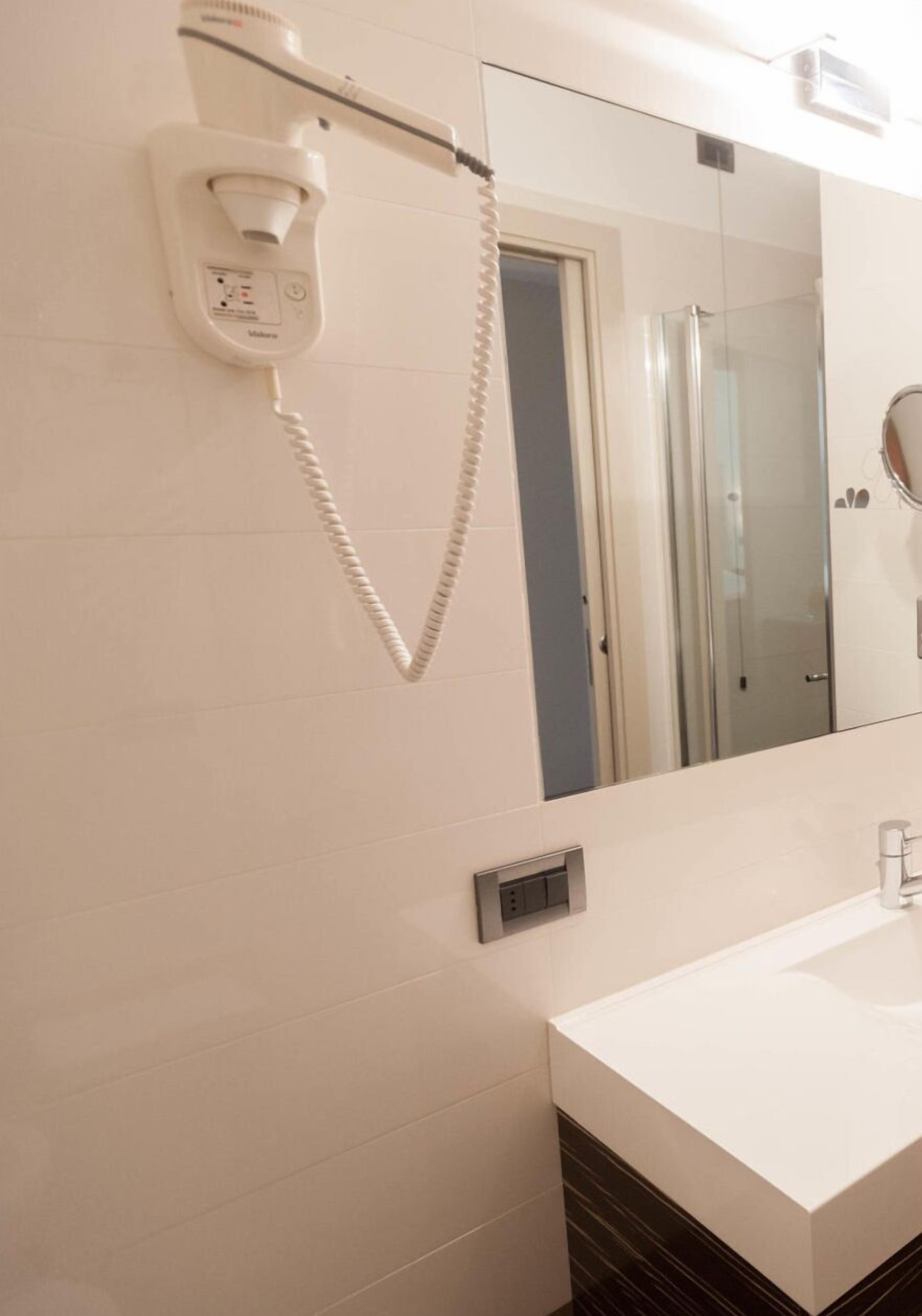 rainfall showerhead, free toiletries, hair dryer, bidet