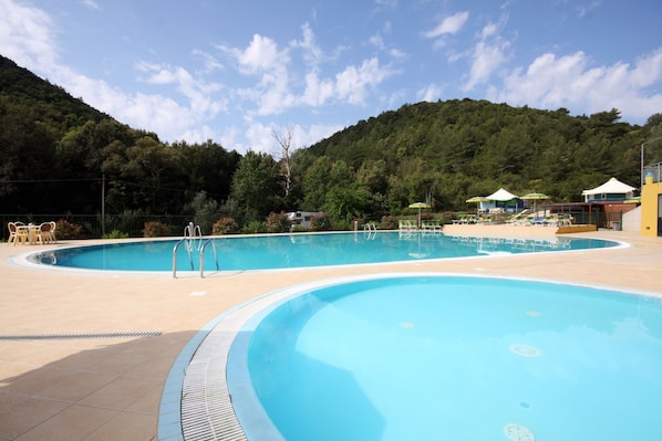 2 outdoor pools, pool umbrellas, pool loungers - Camping Village Canapai (Rio)