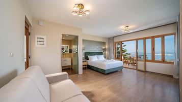 Panoramic Studio Suite | Down duvets, in-room safe, soundproofing, iron/ironing board