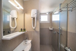 Apartment, Sea View (for 2) | Bathroom | Shower, free toiletries, towels, toilet paper - Panoramic Sunset (Kefalonia)
